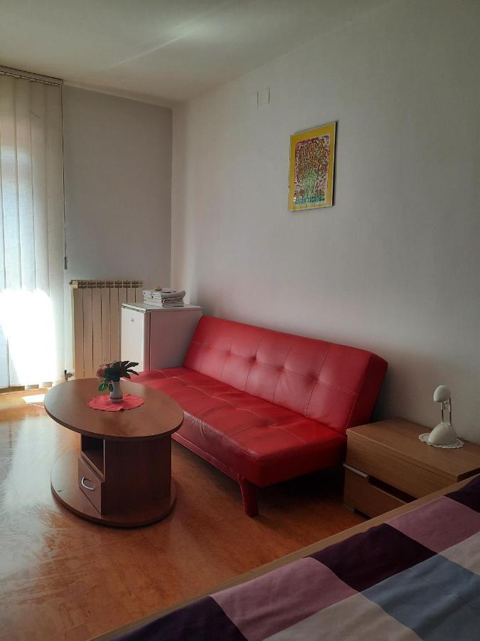 Rooms Cehovin Postojna Kültér fotó