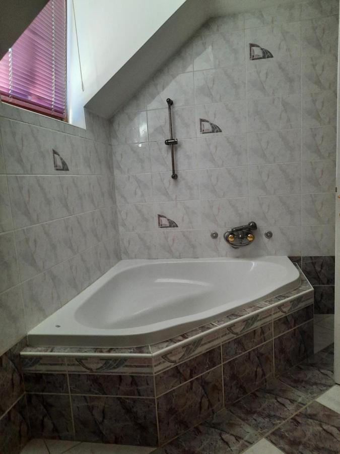 Rooms Cehovin Postojna Kültér fotó