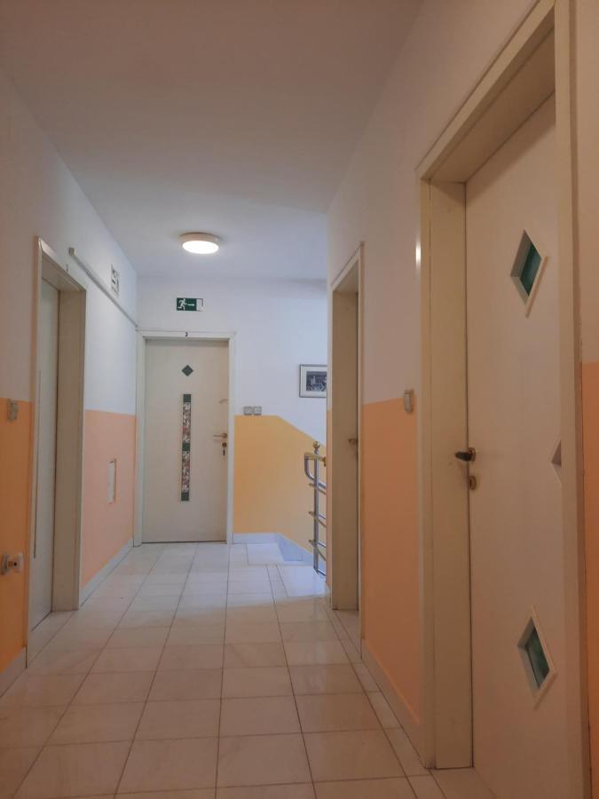Rooms Cehovin Postojna Kültér fotó