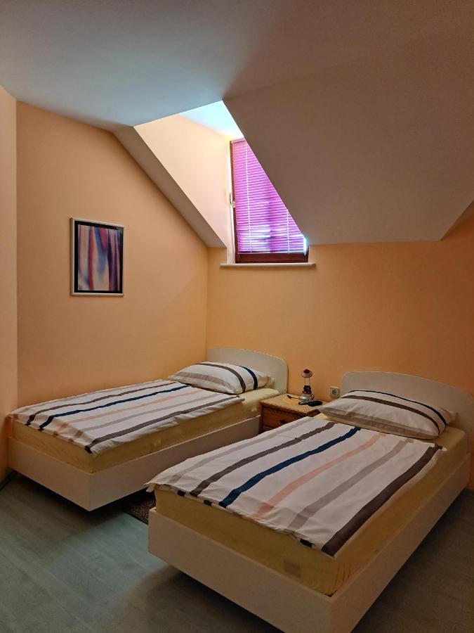 Rooms Cehovin Postojna Kültér fotó