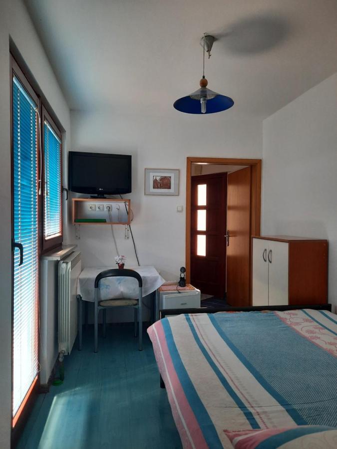 Rooms Cehovin Postojna Kültér fotó