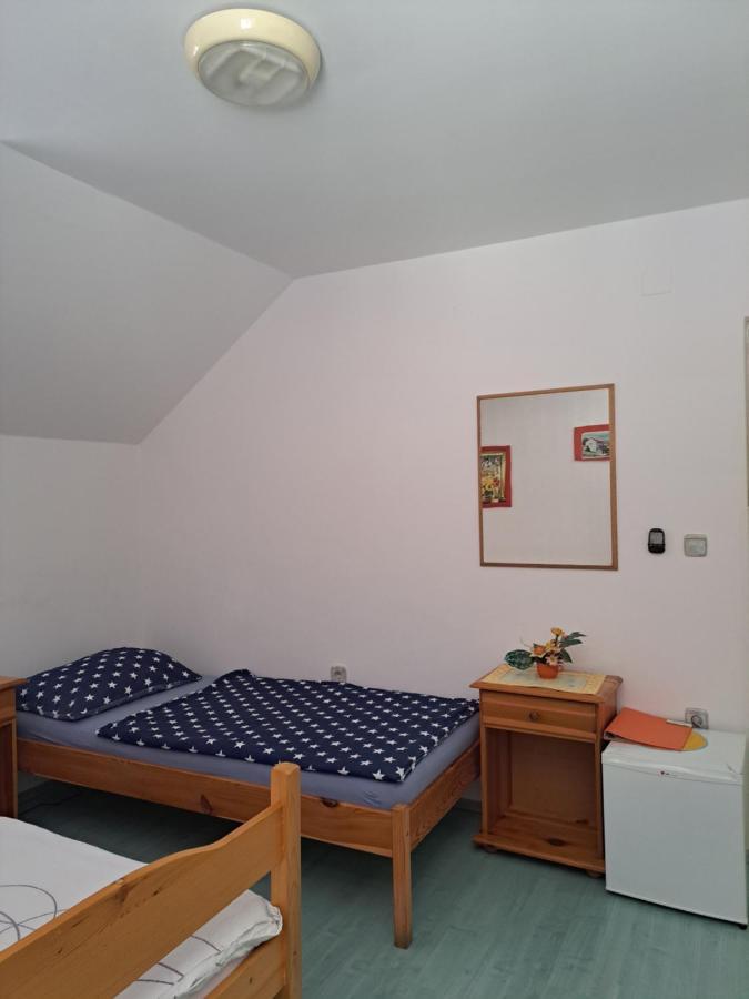 Rooms Cehovin Postojna Kültér fotó